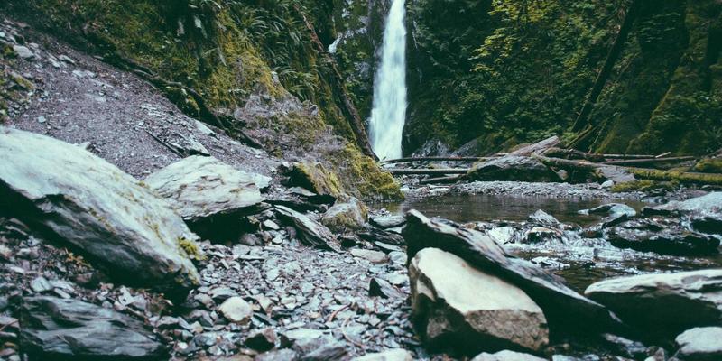 掘金下沉市场：本地生活服务的数字化渗透与社区资讯新机遇
